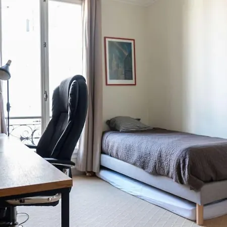 Апартаменты Spacious In The Heart Of Париж