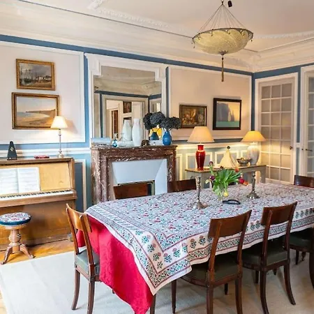 Апартаменты Spacious In The Heart Of *