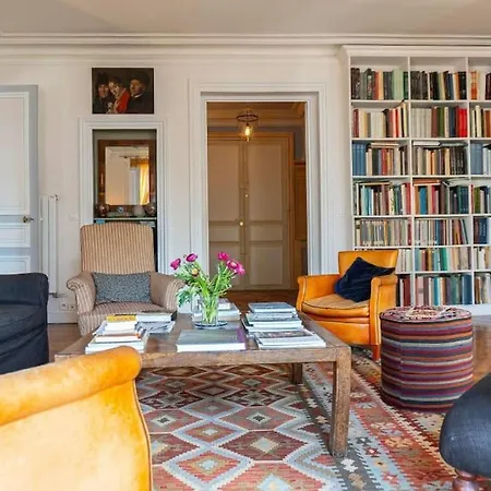 Апартаменты Spacious In The Heart Of *